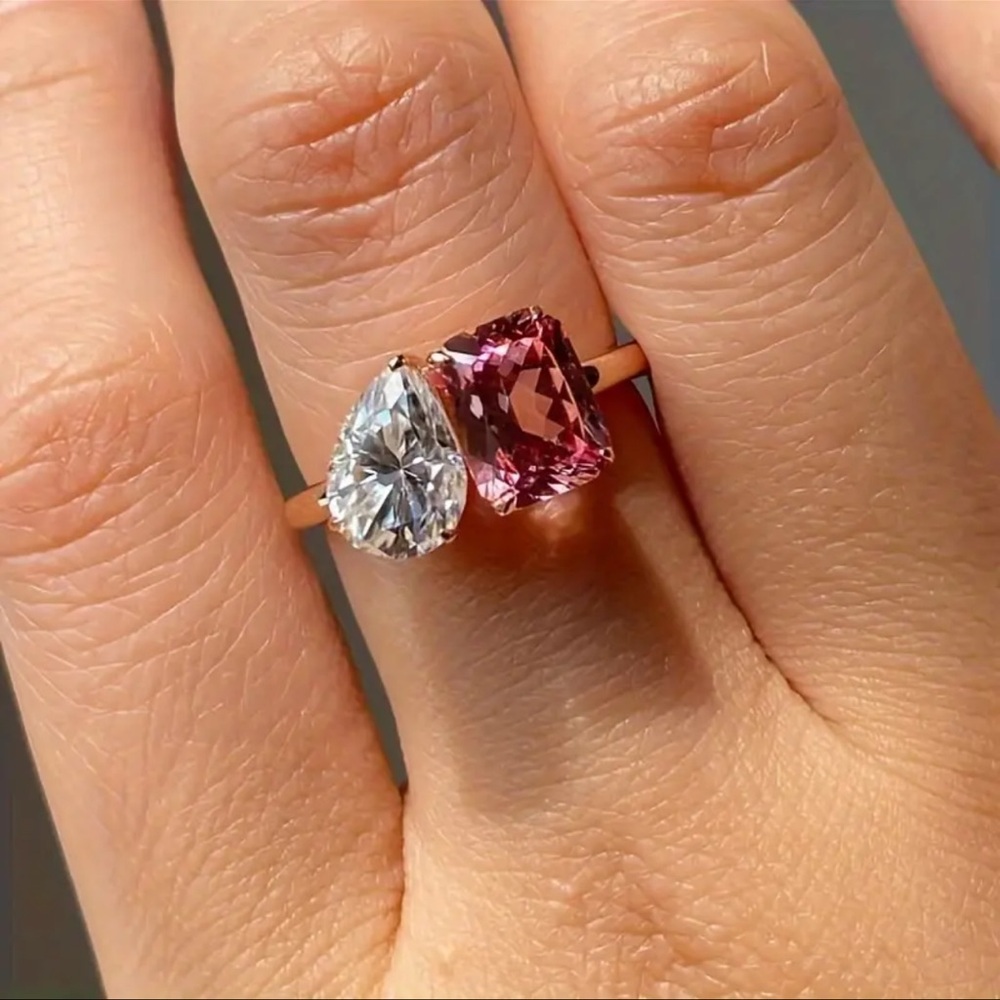 Elegant Pink and Clear Gemstone Ring - Picture 5 of 5